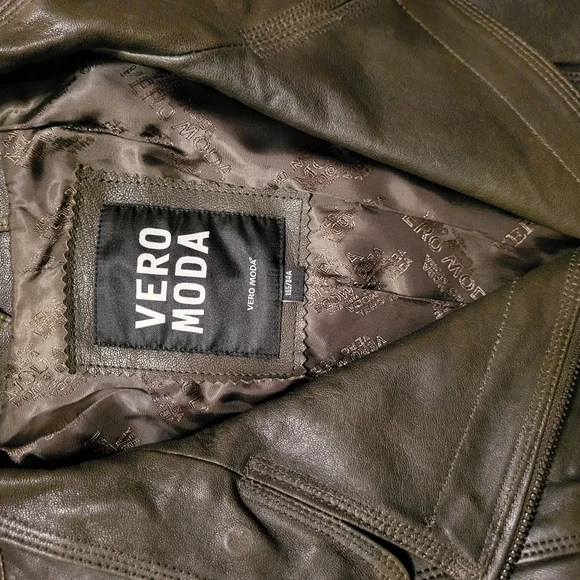 Leather Jacket - Picture 6 of 9